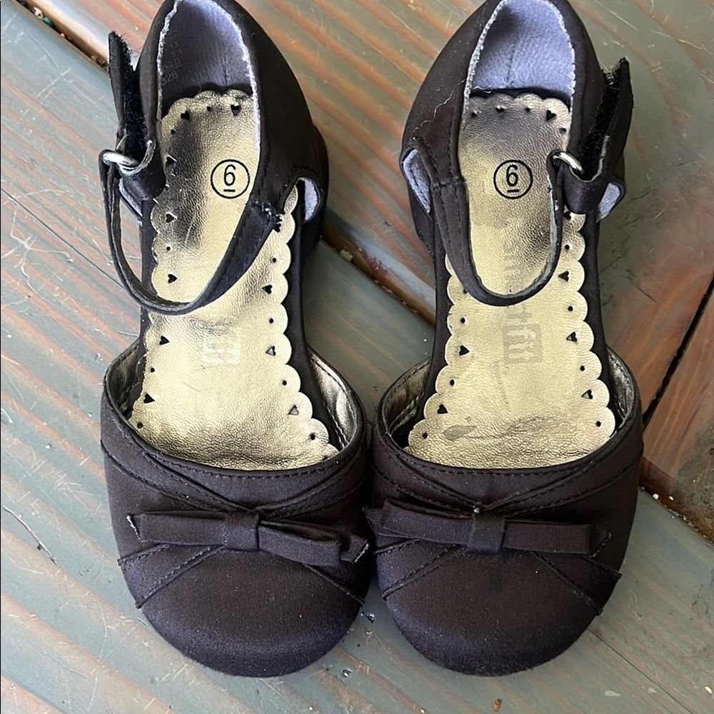 Elegant Black Baby Girl Shoes with Bow Detail